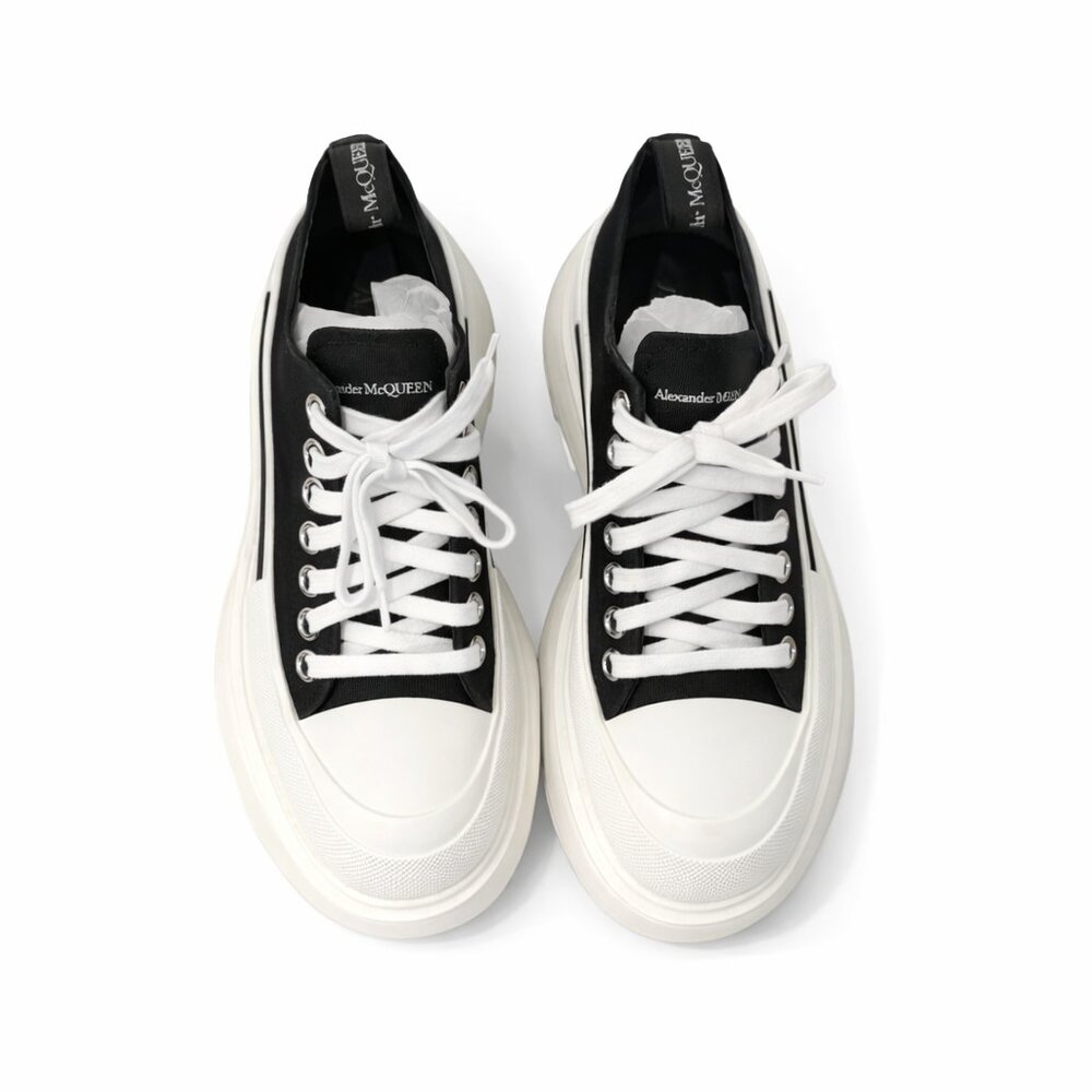Alexander McQueen Women's Tread Slick Lace Up in Black/White 39.5 - Picture 4 of 4